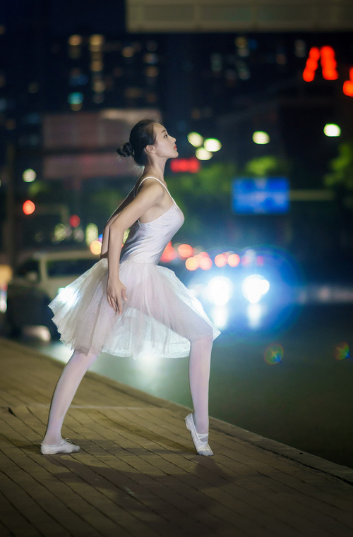 中国足球职业俱乐部开启国际合作新篇章,足球队 中国