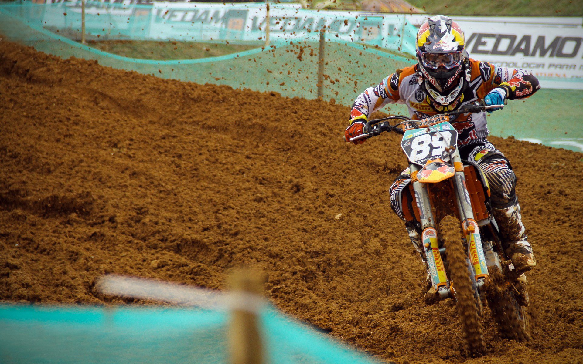 逆境中的“钢铁长城”：不败防线的秘密武器，电影钢铁长城