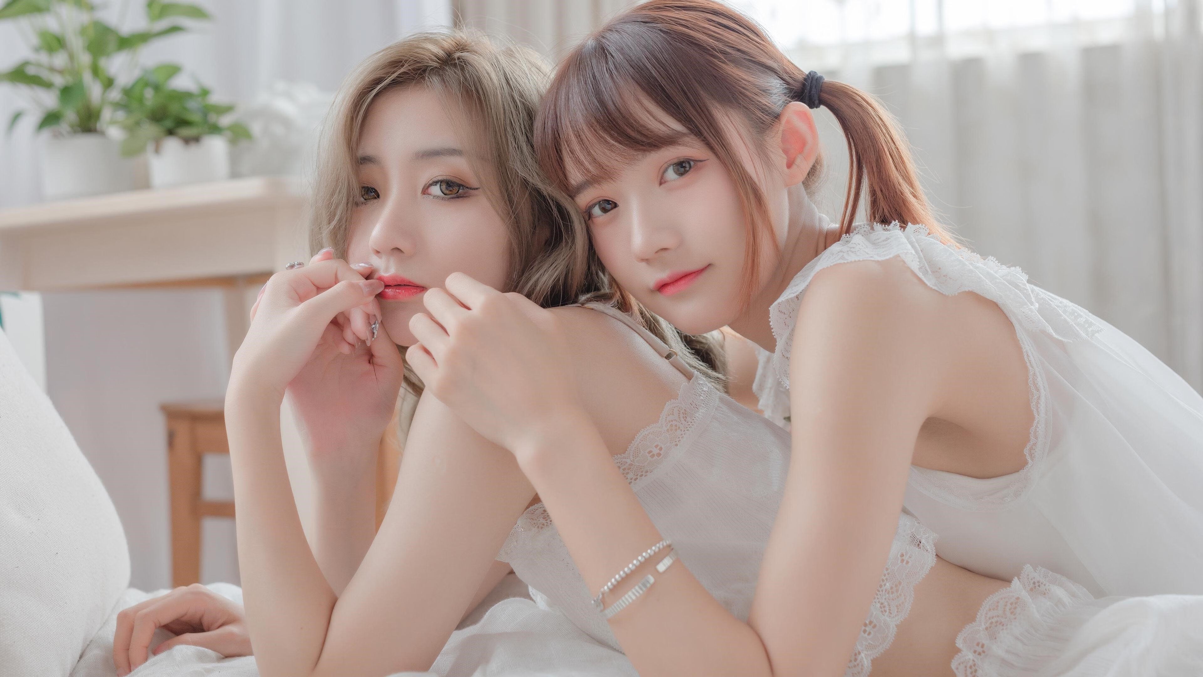 亚洲足球盛事持续进行,激烈对抗令球迷热血澎湃,亚洲足球赛事